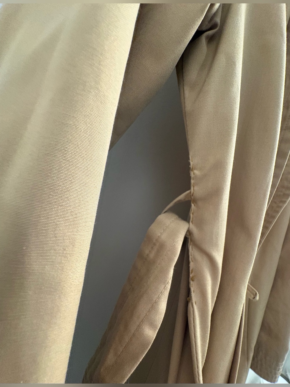 FREE Long Tan Women’s Trench Coat - Picture 4 of 5